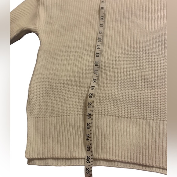 NWT Synchrony cable knit sweater/Large/100% Acrylic/peek-a boo shoulder - Picture 4 of 5